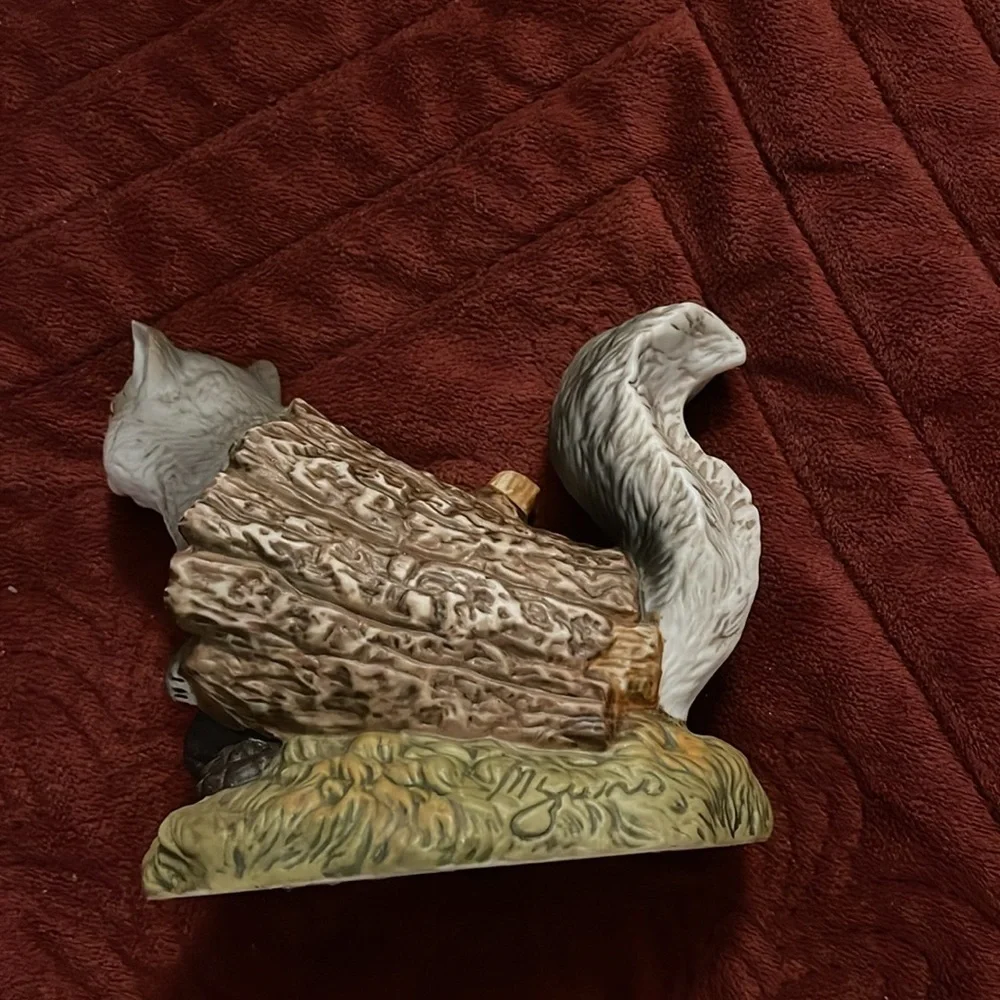 SQUIRREL! VTG Homco Masterpiece Porcelain Squirrel Figurine‎ Signed Mizuno 1986
